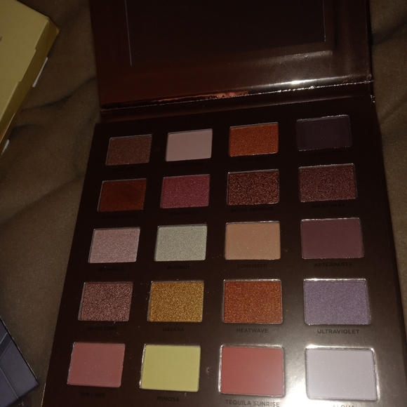 Iconic London Sunset to Sunrise Eyeshadow Pallete - Picture 5 of 7